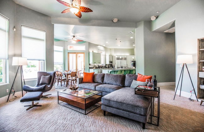 Mermaid by Avantstay Private Estate w/ Pool, Volleyball & Arcade! - Photo 8