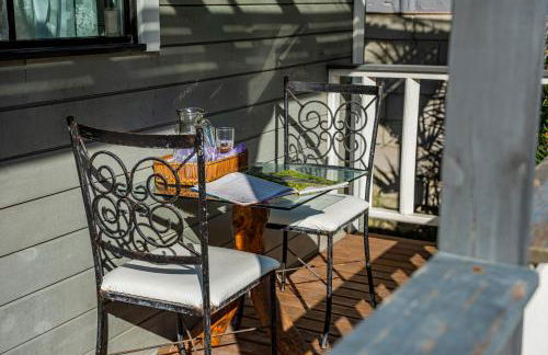 Loft Americano para Casais - Lareira Externa, Rio no Terreno, Rede Suspensa e Churrasqueira - Foto 16