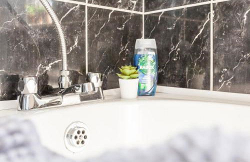 Warrington House, driveway parking & WiFi! - Foto 15