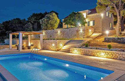 A gorgeous villa on a private property on the island Brač - Foto 27