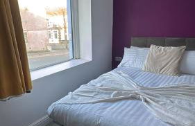 Next to USW 3 EnSuite Bed Home in Treforest - Foto 1