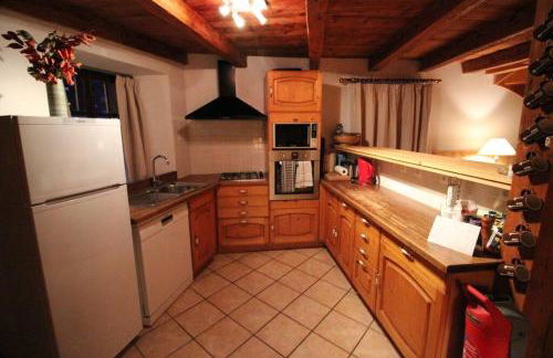 Atmospheric, original stone chalet in Meribel - Photo 9