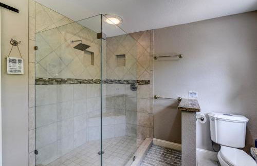 The San Bernard River waterfront provides private access to a spa, boat ramp, and jet skiing - Photo 12