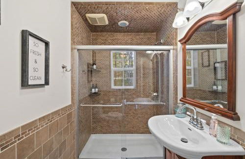 Pocono Lake Escape, includes Golf Cart, Firepit - Foto 34