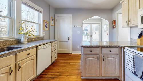 Belltown Retreat - Photo 3