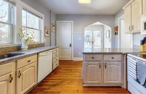 Belltown Retreat - Photo 3