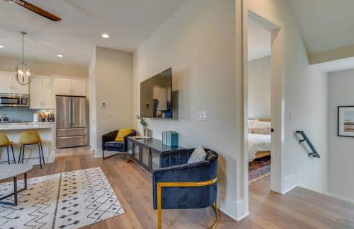 7BR Retreat, Rooftops, Garages, Walkable to Faves 5 Mins to Nissan Stadium, Less than 10 Mins to Broadway, 24 Hr Hospitality, Great for Groups - Foto 61
