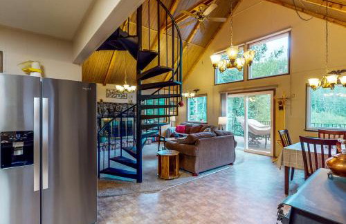 Deck and Mtn Views! Family A-Frame Cabin in Bailey - Foto 11