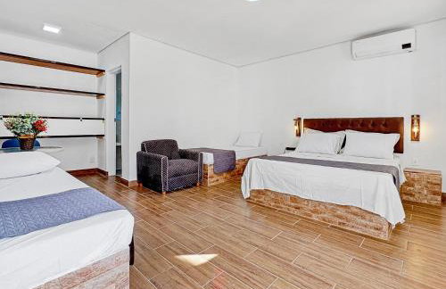 Sítio com Churrasqueira, Piscina, Lago e Natureza - Foto 6