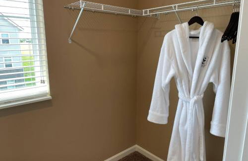 Retreat At The Charles Fast WiFi WasherDryer - Foto 17