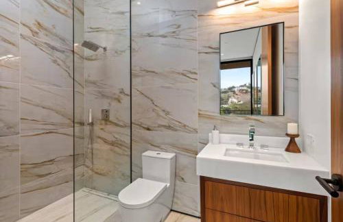 Luxurious 5BR Villa in BH with Pool, Theater, and Views - Foto 19