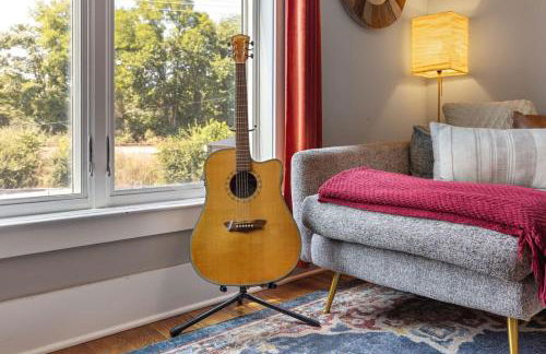 Only 4 Miles to Broadway with Free Parking and TVs in Bedrooms - Foto 18