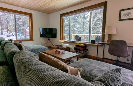Cozy Wolfcamp Chalet with Hot Tub, Views with Fast Wifi - Foto 6