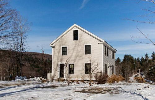 Go Skiing or Hiking from an Enchanting, Light-Filled Home - Foto 5