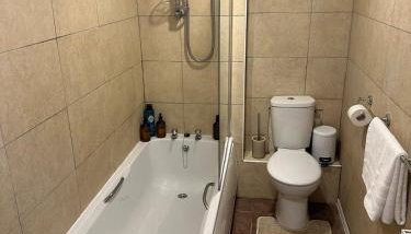 Charming 2Bedroom Home with Garden & Parking for 2 - Foto 3