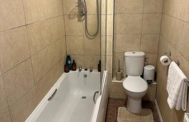 Charming 2Bedroom Home with Garden & Parking for 2 - Foto 3