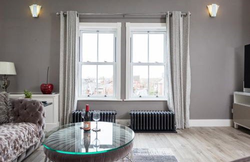 The Penthouse, Opposite Sale Metrolink, Includes Free Parking - Photo 3