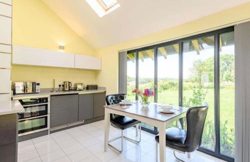 Romantic cottage for 2 with hot tub - Photo 3