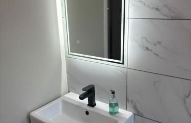 Redwing Retreat Bicester Village - Stylish Retreat Steps from the Shops - 2 Bed House with Garden and Parking - Foto 42