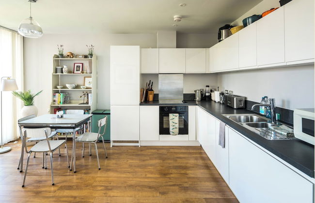 Shiny & Comfy stay with Underground links nearby! - Photo 6