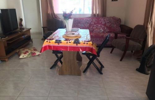 Linda casa com piscina - Foto 2