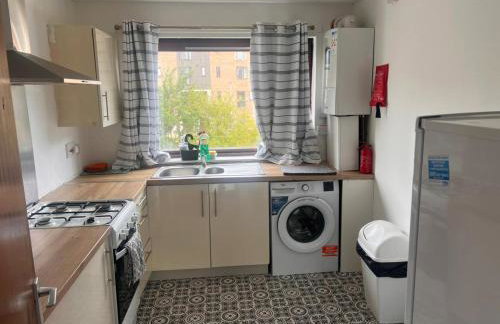 Chic 2 Bed Apartment with Free Parking- Recently Redecorated, 10 Minutes to City Centre - Foto 27