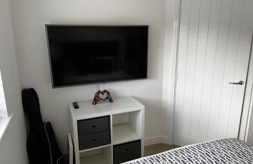 Brackley near Silverstone Grand Prix 3 double bed family home - Photo 7