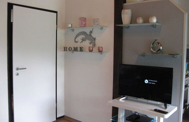 Wooden Bungalow With a Terrace, in a Wooded Area - Foto 26