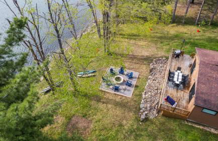 Lake Front ~ Firepit ~ Kayaks ~ SUPs ~ Yard Games - Foto 21