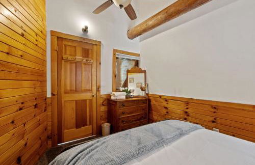 Lucky Log Cabin Hottub fireplace 12min to Mt Snow - Foto 13