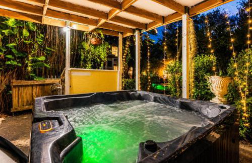 2 Homes • Hot Tubs x2 • Heated Pool • Fire Pit - Foto 53
