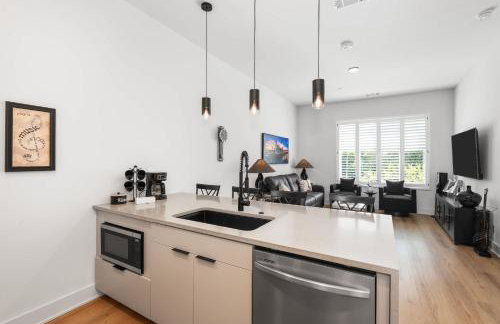 East Nash Condo for 4 with Public Rooftop Near DT - Foto 10