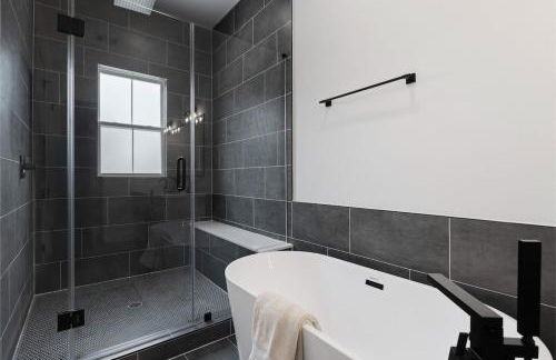 2 Luxury Homes in 1 - Walk to Nightlife & Stadiums - Foto 33