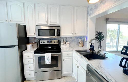 Beachfront Saint Helena Island Condo with Amenities! - Foto 10