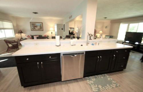 Tropical Beach House- 100 Steps to the Gulf! - Foto 8