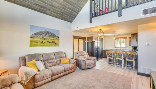 Balcony and Views Sturgis Twin Peaks Cabin - Foto 2