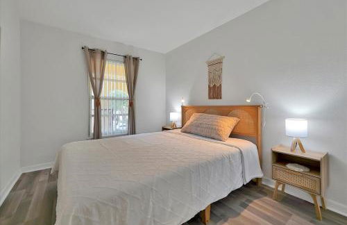 Remodeled Retreat: Tranquil Resort Oasis Near Theme Parks - Foto 40