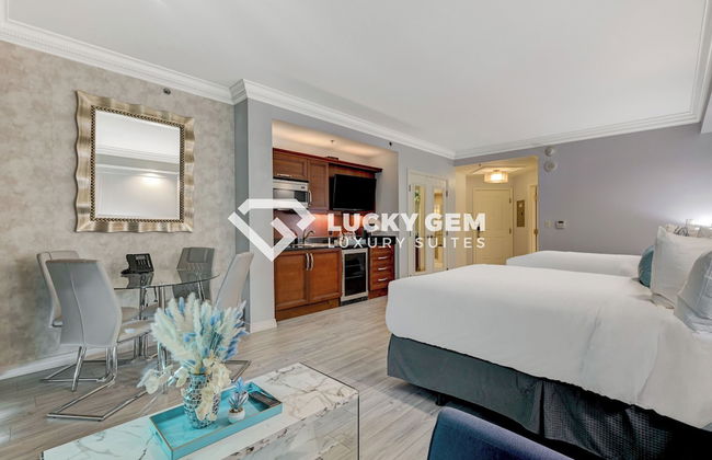 Lucky Gem Penthouse Suites at MGM Signature - Photo 18