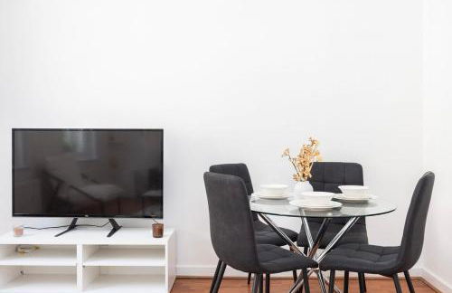 Spacious 1BR Steps from London Bridge & The Shard - Photo 10