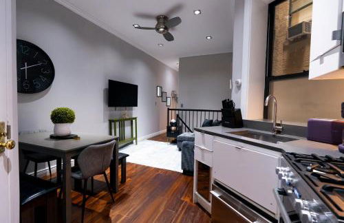 Elegant Central Park Suite - 4 Bedroom Self Check-In - Photo 6