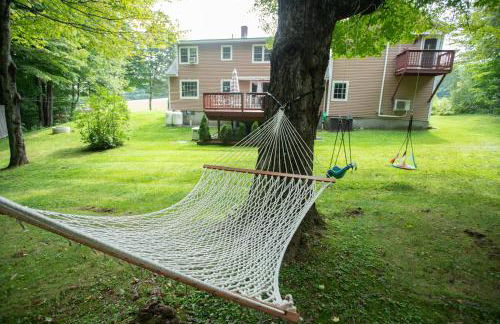 14mi to Mt. Snow! Arcade, Private Suite, King Bed! - Foto 28