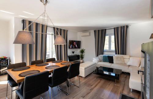 Villa Kalac, a charming holiday pool oasis near the sea - Foto 33