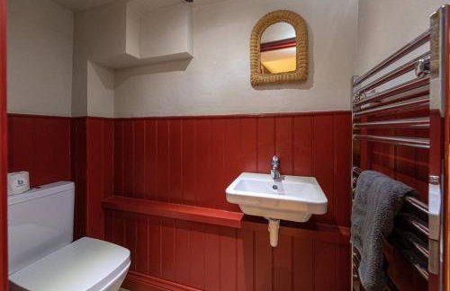 Farriers Cottage-Tranquil Haven, Central Location! - Photo 23