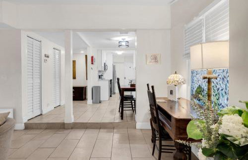 Artful Home Near Design District - Photo 10