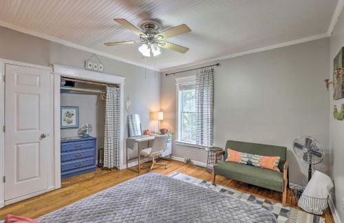 Stylish Woodfin Home with Backyard and Fire Pit - Foto 16