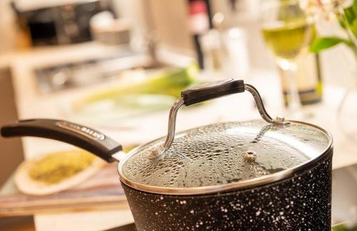 Lake View Family & Pet Friendly Home - Central Bowness - Photo 24