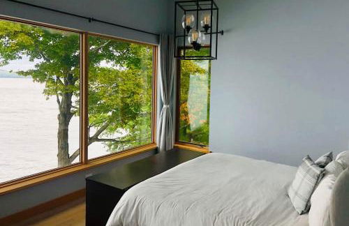 Luxury Lake Memphremagog Loft - 2 Bedrooms Water Views Firepit & Dock near Jay Peak - Foto 7