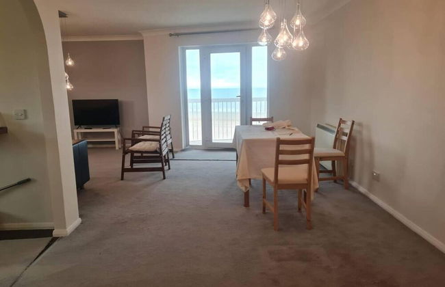 Beautiful 3-bed Apartment in Swansea - Photo 15