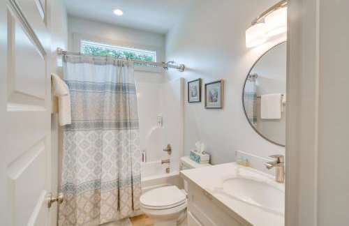 Modern Waveland Home with Deck - Walk to the Beach! - Foto 18