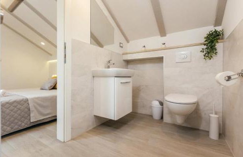 Amazing Home In Gornji Prolosac - Foto 28